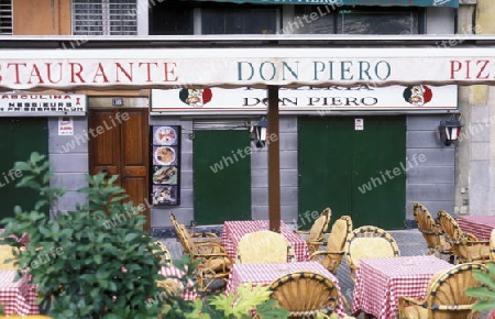 Eines der vielen billigen Restaurants rund um den Palca de la Reina in der Altstadt von Palma de Mallorca der Hauptstadt der Insel Mallorca einer der Balearen Inseln im Mittelmeer.    