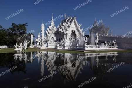 Der Tempel Wat Rong Khun 12 Km suedlich von Chiang Rai in der Provinz chiang Rai im Norden von Thailand in Suedostasien.