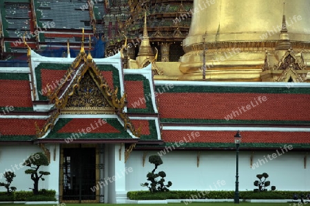 Die Tempelanlage des Wat Phra Kaew in Banglamphu in Bangkok der Hauptstadt von Thailand in Suedostasien.  