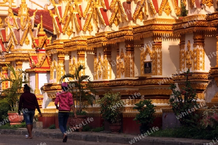 Der Tempel Wat Sainyaphum in der Stadt Savannahet in zentral Laos an der Grenze zu Thailand in Suedostasien.