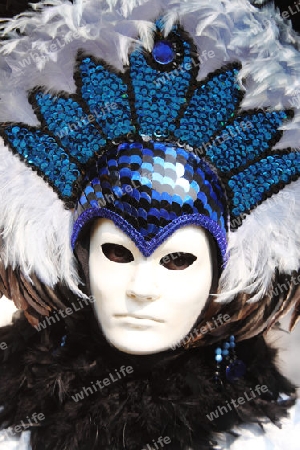 blaue Federmaske