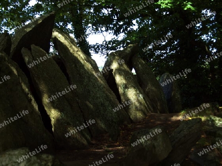 Dolmen im Sonnenlicht