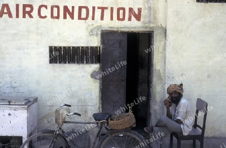 a Hotel with aircondition in the town of Khajuraho in the province of Uttar Pradesh in India.