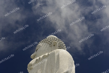 Der Grosse Buddha im Wat Chalong in den Bergen im sueden der Insel Phuket im sueden von Thailand in Suedostasien.