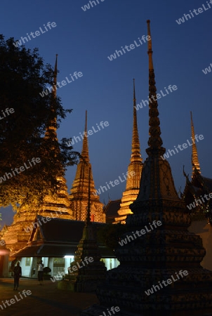 Die Tempelanlage des Wat Pho in der Hauptstadt Bangkok von Thailand in Suedostasien.