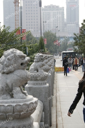 Altstadt von Xian, Blick ueber eine Bruecke