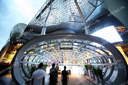 Der Eingang zum ION Orchard Einkaufszentrum an der Orchard Road in Singapur im Inselstaat Singapur in Asien. 