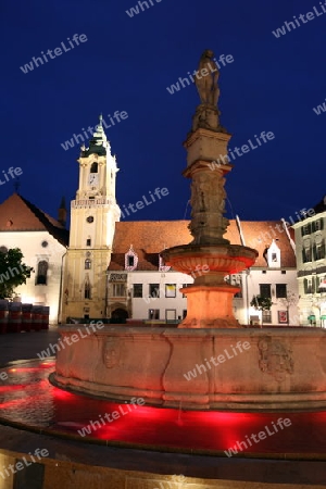 Europa, Osteuropa, Slowakei, Hauptstadt, Bratislava, Altstadt, Platz, Rathausplatz, Maximilianfontaene, Rathaus, Sommer,