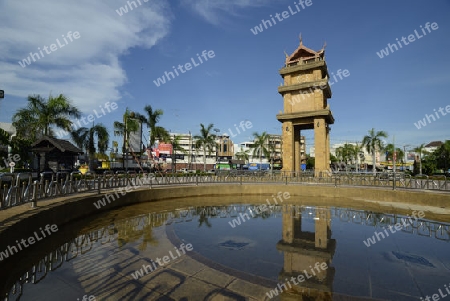 Der Uhrturm im Zentrum der Hauptstadt Amnat Charoen der Provinz Amnat Charoen nordwestlich von Ubon Ratchathani im nordosten von Thailand in Suedostasien.