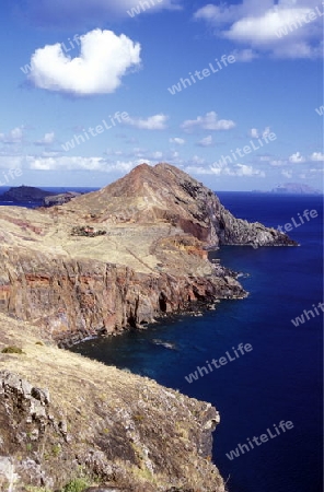 Europa, Atlantischer Ozean, Portugal, Insel, Madeira, Ponta do Sol, Meer, Landschaft, Kueste, Wasserfal, Stimmung, 
Die Landschaft der Halbinsel Ponta de Sao Lourenco im osten der Insel Madeira im Atlantischen Ozean, Portugal,      (Urs Flueeler) 