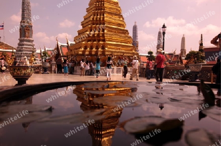 Die Tempelanlage des Wat Phra Kaew in Banglamphu in Bangkok der Hauptstadt von Thailand in Suedostasien.  