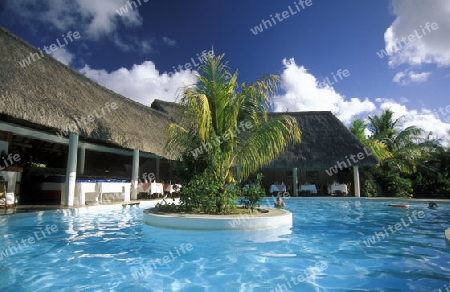 Ein Bungalow oder Ferienwohnung in einem gruenen Park bei einem Sandstrand an der Westkueste von Mauritius 