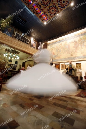 Asien, Naher Osten, Syrien, Damaskus,    Ein traditioneller Tanz in einem Restaurant im Souq und Altstadt von Damaskus in der Hauptstadt von Syrien. 