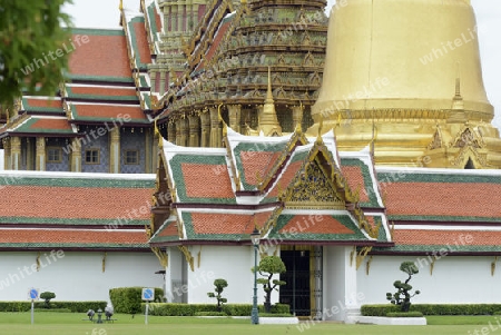 Die Tempelanlage des Wat Phra Kaew in der Hauptstadt Bangkok von Thailand in Suedostasien.