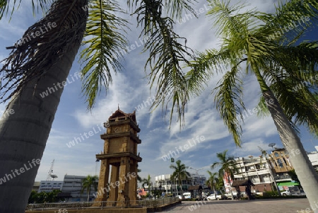 Der Uhrturm im Zentrum der Hauptstadt Amnat Charoen der Provinz Amnat Charoen nordwestlich von Ubon Ratchathani im nordosten von Thailand in Suedostasien.