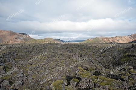 Der S?dwesten Islands, Obsidian Lavafeld Laugahraun vor Vulkan-Kulisse in Landmannalaugar