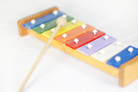 Colourful, overexposed chimes for children - Buntes, ?berbelichtetes Glockenspiel f?r Kinder