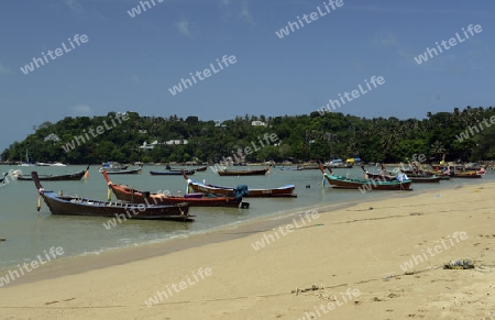 Ein Strand in Rawai Beach im sueden der Insel Phuket im sueden von Thailand in Suedostasien.