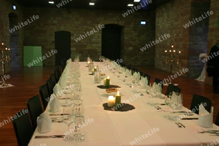 Lange Tafel im Schloss