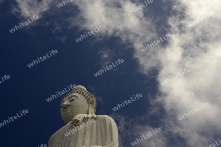 Der Grosse Buddha im Wat Chalong in den Bergen im sueden der Insel Phuket im sueden von Thailand in Suedostasien.