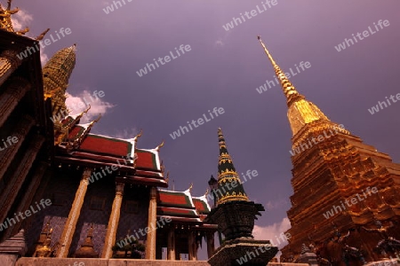 Die Tempelanlage des Wat Phra Kaew in Banglamphu in Bangkok der Hauptstadt von Thailand in Suedostasien.  