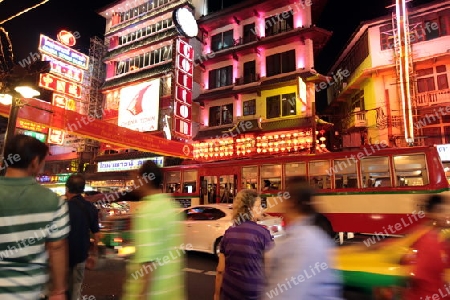 Die Charoen Krung Strasse im China Town von Bangkok der Hauptstadt von Thailand in Suedostasien. 