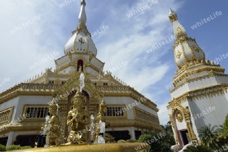 Der Grosse Tempel oder Chedi Phra Maha Chedi Chai Mongkhon auf einem Huegel bei Roi Et in der Provinz Roi Et nordwestlich von Ubon Ratchathani im nordosten von Thailand in Suedostasien.