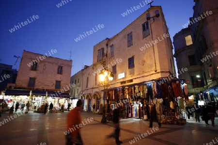 Der Place de la Victoire am Souq oder Bazzar in der Altstadt  von Tunis am Mittelmeer in Tunesien in Nordafrika..