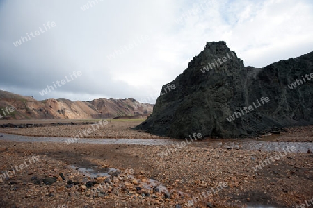 Der S?dwesten Islands, Gletscher-Flu? vor Vulkan-Kulisse in Landmannalaugar