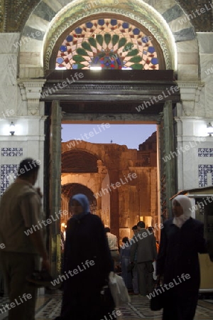 Asien, Naher Osten, Syrien, Damaskus,   Der Innenhof der  Omaijad Moschee im Souq und Altstadt von Damaskus in der Hauptstadt von Syrien. 