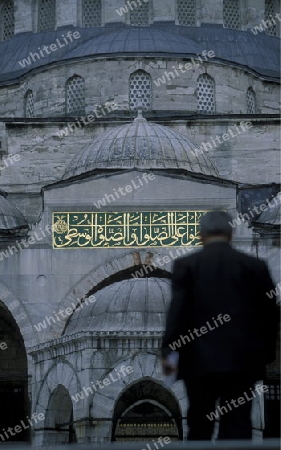 Die Blaue Moschee im Stadtteil Sulranahmet in Istanbul in der Tuerkey.