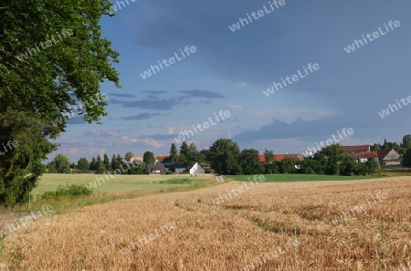 Bayern - Gewitterstimmung bei Holzburg