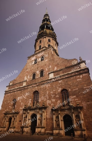 Die Petrikirche  in der Altstadt von Riga der Hauptststadt von Lettland im Baltikum in Osteuropa.  