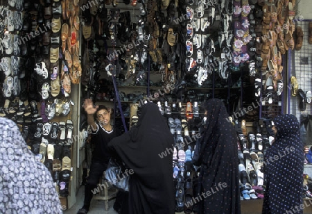 Der Souq oder Markt in der Medina der Altstadt von Aleppo im Norden von Syrien im Nahen Osten.