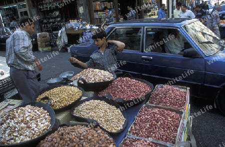 Der Souq oder Markt in der Medina der Altstadt von Aleppo im Norden von Syrien im Nahen Osten.