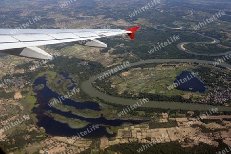 Die Landschaft von einem Flugzeug ueber die Umgebung von Ubon Ratchathani im nordosten von Thailand in Suedostasien.