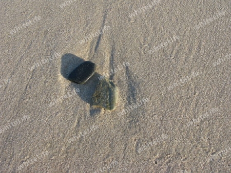 Kieselsteine im Sand