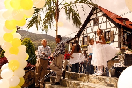 Amerika, Suedamerika, Venezuela, Deutsche Kolonie, Colonia Tovar, Bergdorf,  Das traditionelle Patronsfest des Heiligen Martin am Martinstag 11.November 2008 mit Deutschen Folkstaenzen und Deutschen Trachten im Bergdorf Colonia Tovar der ehemaligen