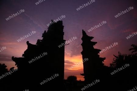 ASIEN, INDONESIEN, BALI, INSEL,  TEMPEL, TANAH LOT, LANDSCHAFT, MEER, STIMMUNG,  KULTUR, TRADITION,    