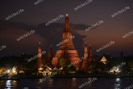 Der Wat Arun Tempel in der Stadt Bangkok in Thailand in Suedostasien.