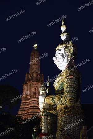 Der Wat Arun Tempel in der Stadt Bangkok in Thailand in Suedostasien.