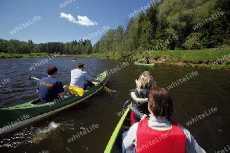 Kanu Fahren auf den Fluss Gauja in Sigulad oestlich von Riga der Hauptstadt von Lettland im Baltikum in Osteuropa.  