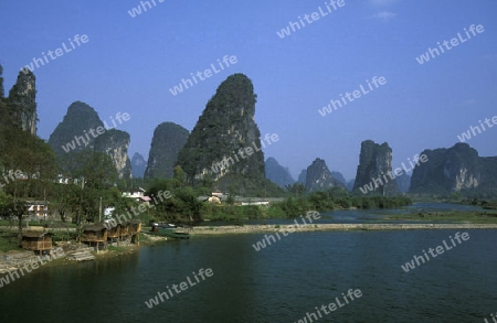 the landscape at the Li River near Yangshou near the city of  Guilin in the Province of Guangxi in china in east asia. 