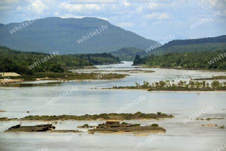 Sicht vom Tempel Wat Tham Khu Ha Sawan in Khong Jiam am Mekong River in der naehe des Pha Taem Nationalpark in der Umgebung von Ubon Ratchathani im nordosten von Thailand in Suedostasien.