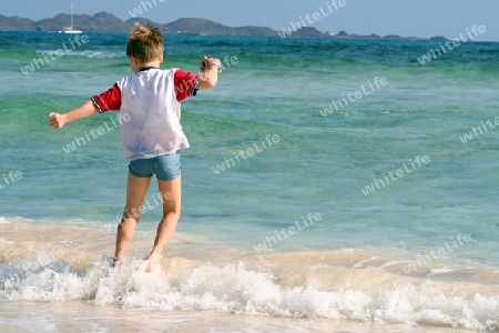 Kind am Strand