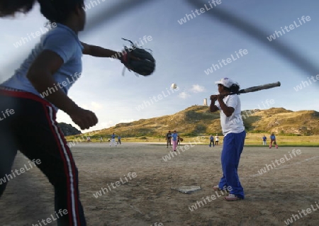 Suedamerika, Karibik, Venezuela, Los Roques, Insel, Atoll, Archipfel, Klima, Reef, Dorfinsel, Sport, Baseball, Frau, Spiel, Freizeit,