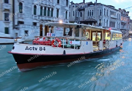 Schiff in Venedig, Italien - Ship in Venice, Italy