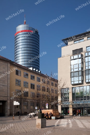 der Holzmarkt in Jena mit dem Jentower im Hintergrund