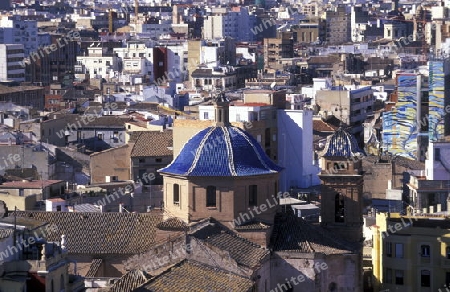 Die Altstadt aus der Sicht der Kathedrale von Valenzia in Spanien in Europa.