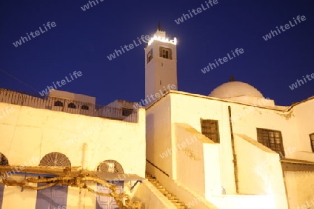 Afrika, Nordafrika, Tunesien, Tunis
Die Moschee mit dem Minarett in Altstadt von Sidi Bou Said am Mittelmeer und noerdlich der Tunesischen Hauptstadt Tunis. 






